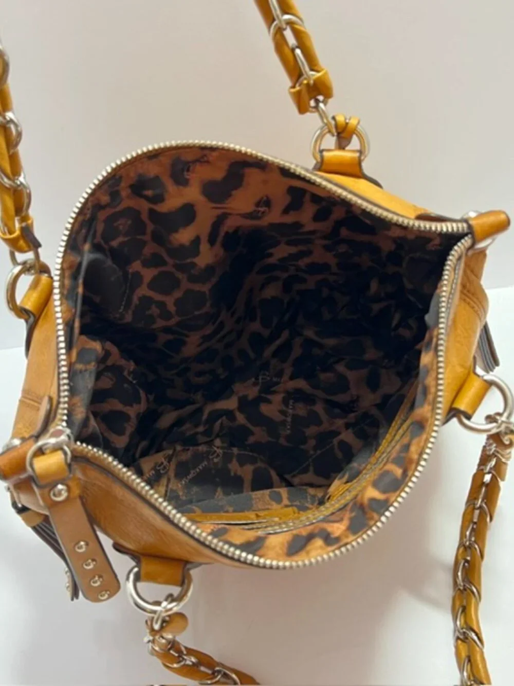 B. Makowsky Leather Hobo Shoulder Bag Chain Strap Multi Zip Pockets Camel w/CoA - Picture 9 of 16
